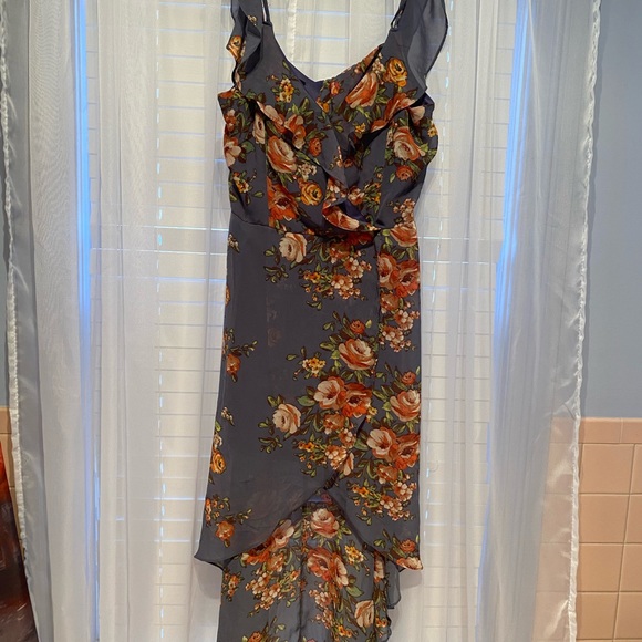BY & BY Blue Floral dress. High low hemline Gorgeous Floral size 7 - Picture 2 of 13
